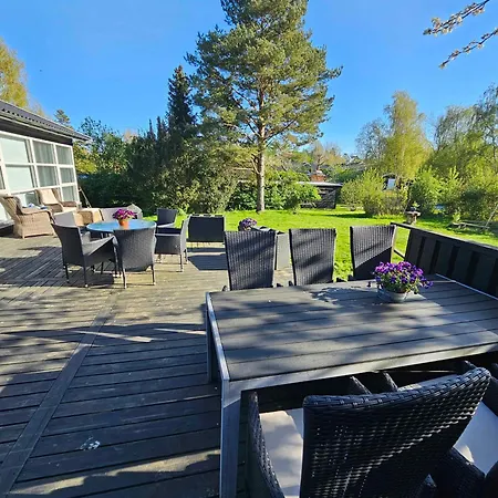 Cozy Only 500 M From The Sea Semesterbostad *