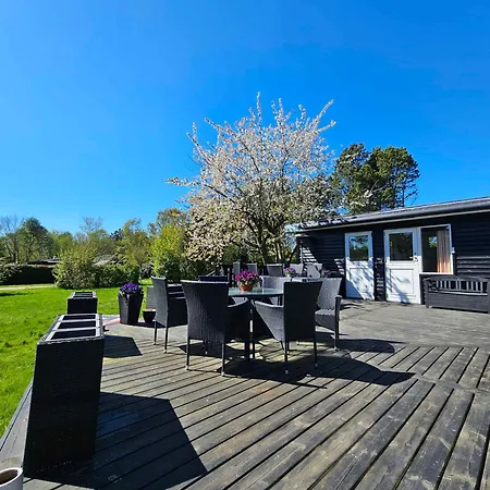 Cozy Only 500 M From The Sea Semesterbostad *