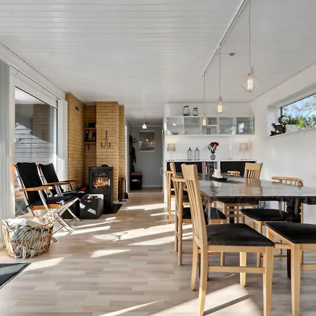 Cozy Only 500 M From The Sea Semesterbostad Gilleleje