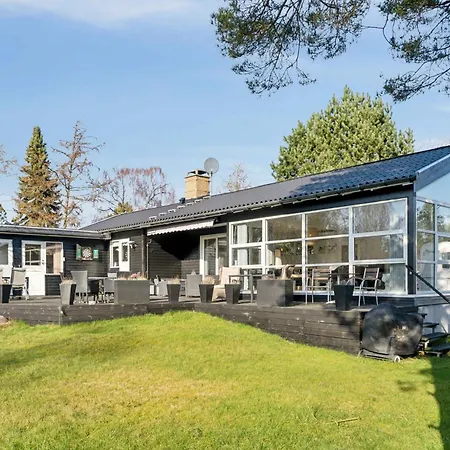 Semesterbostad Cozy Only 500 M From The Sea *