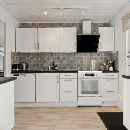 Semesterbostad Cozy Only 500 M From The Sea